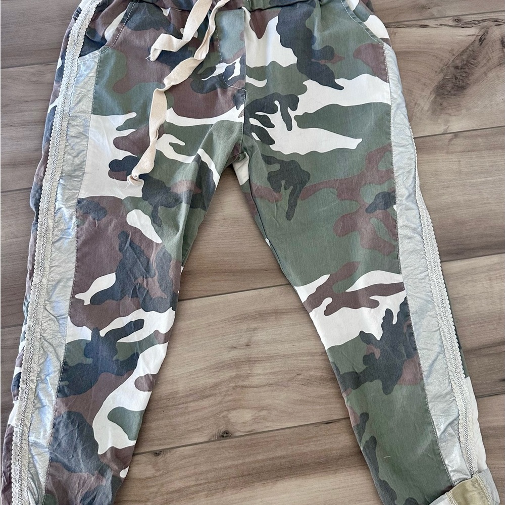 Women's Camo Ankle Jogger Pants